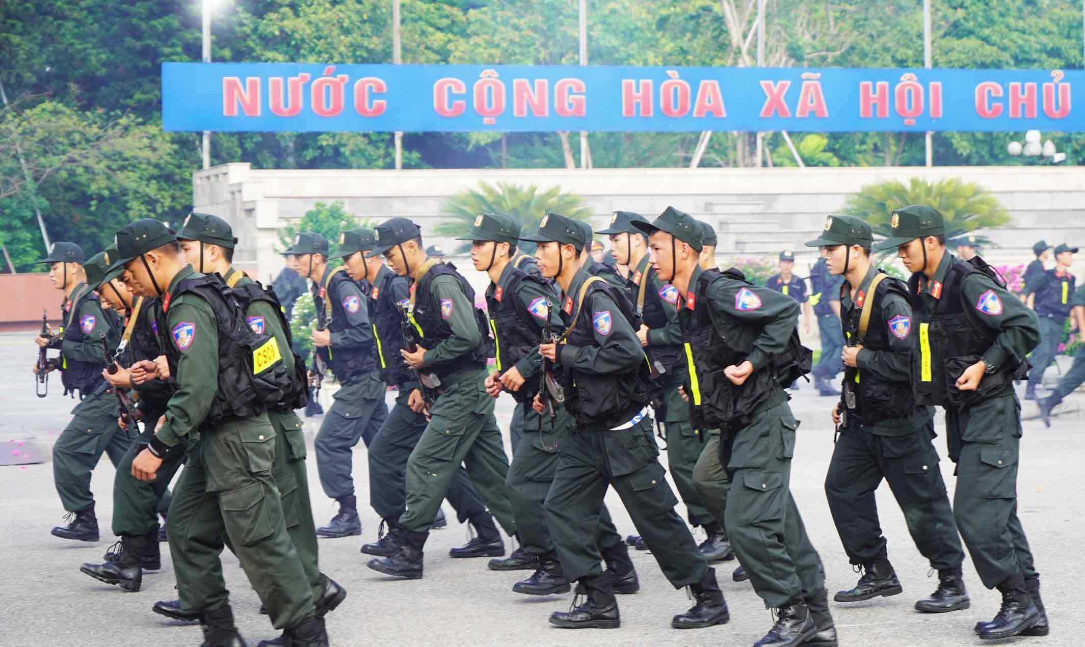 Lực lượng Cảnh sát cơ động Nghệ An biểu diễn tại sự kiện. Ảnh: Quang Đại