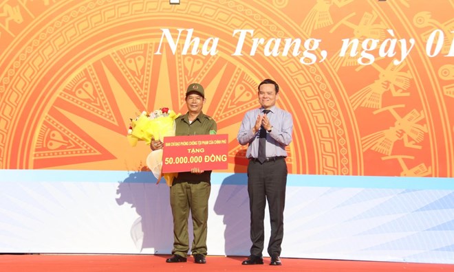 Ra mắt lực lượng tham gia bảo vệ an ninh, trật tự ở cơ sở tại Khánh Hòa