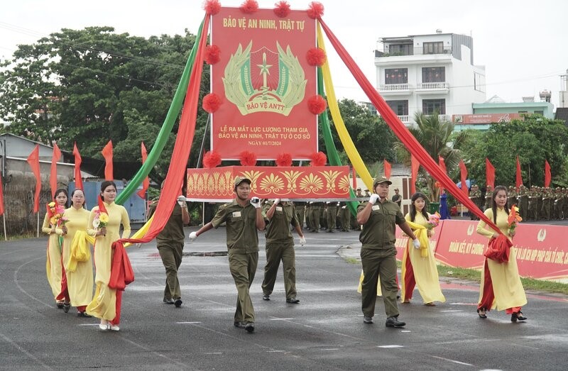 Tỉnh Cà Mau long trọng tổ chức lễ ra mắt lực lượng tham gia bảo vệ an ninh, trật tự ở cơ sở. Ảnh: Nhật Hồ