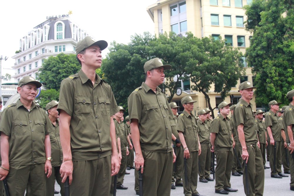 Hà Nội ra mắt lực lượng tham gia bảo vệ an ninh trật tự ở cơ sở. Ảnh: Quang Việt