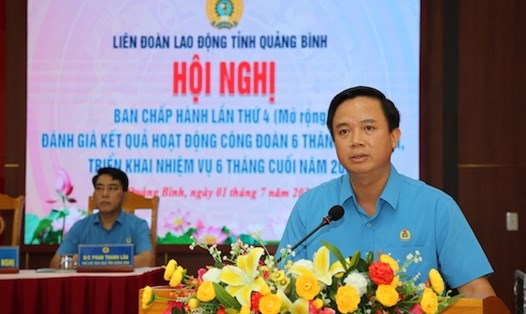 Chủ tịch LĐLĐ tỉnh Quảng Bình Phạm Tiến Nam phát biểu tại hội nghị. Ảnh: Công Sáng
