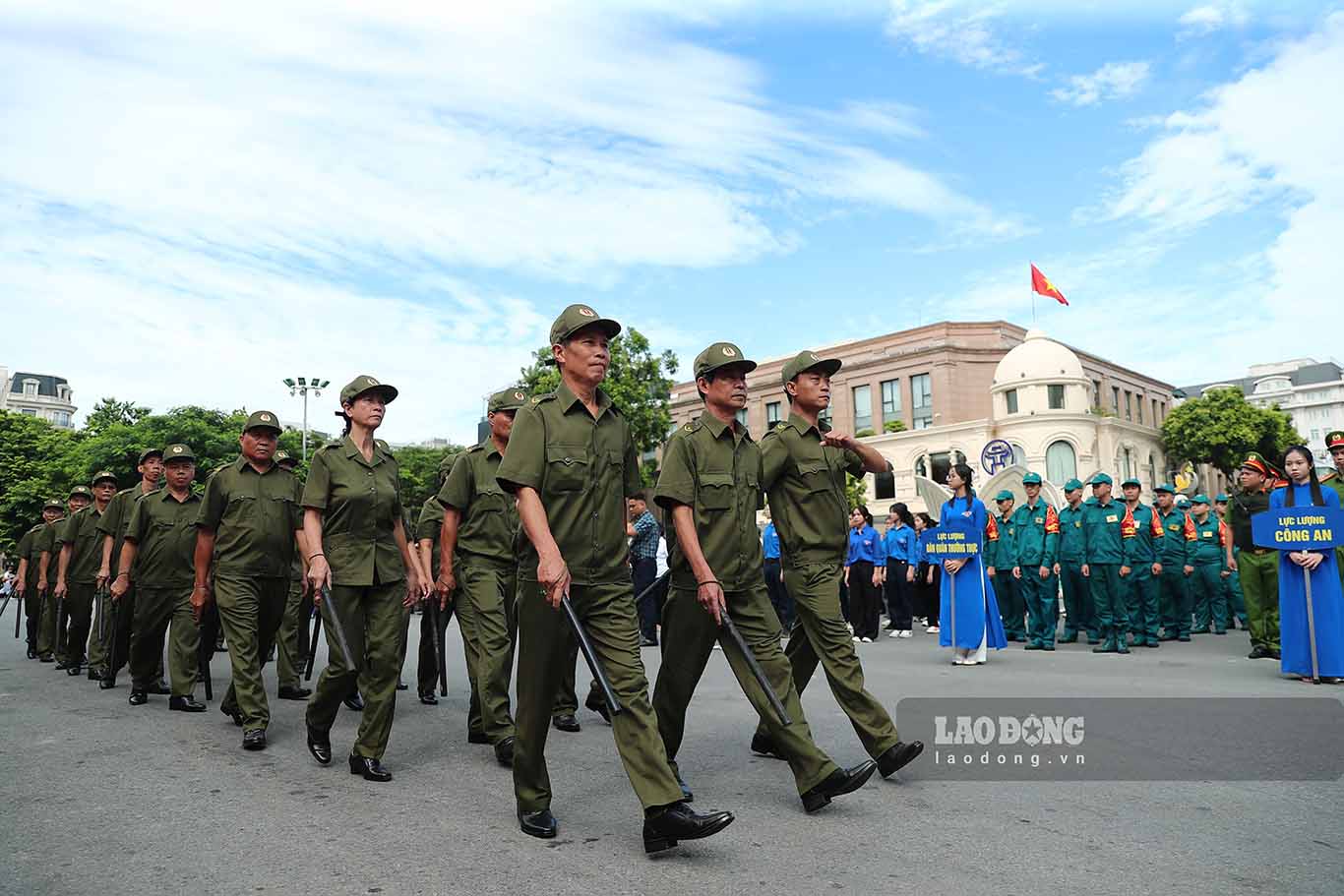 Theo Phó Chủ tịch UBND TP Hà Nội Vũ Thị Hà cho biết, theo dự kiến, toàn thành phố sẽ thành lập hơn 5.400 tổ bảo vệ an ninh trật tự với hơn 21.200 thành viên tại các thôn, tổ dân phố.