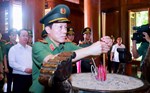 Bộ trưởng Bộ Công an dâng hương tưởng niệm Chủ tịch Hồ Chí Minh