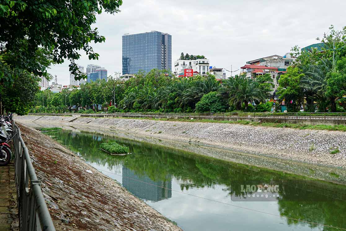 Trước đó vào 7.2019, Công ty Thoát nước Hà Nội cũng đã cho mở cửa xả hơn 1 triệu mét khối nước từ hồ Tây ra sông Tô Lịch. Việc mở cửa xả nước là do mực nước hồ Tây đang cao hơn quy định.