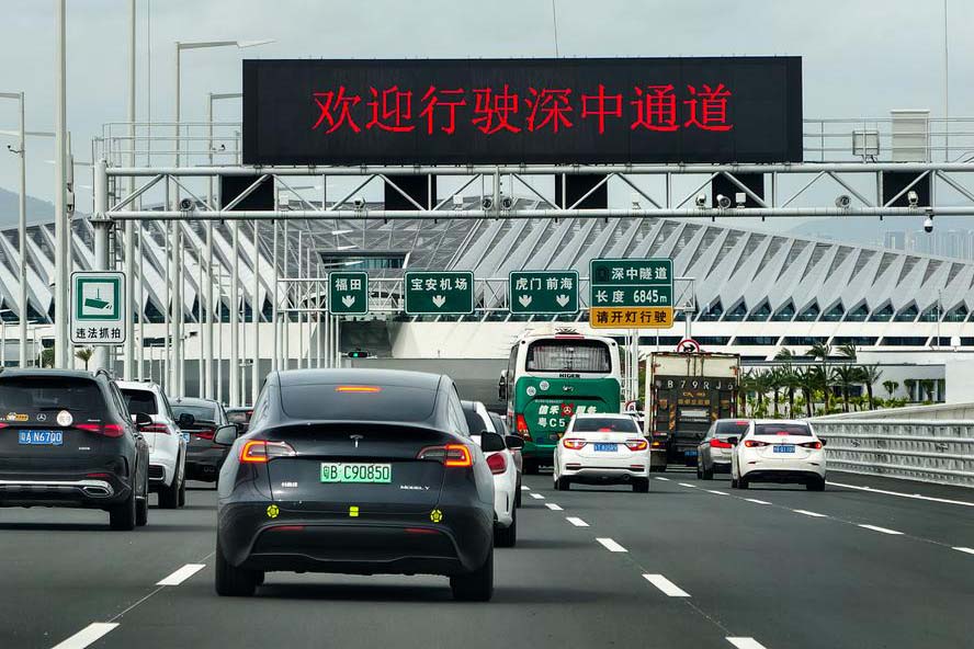 Tuyến đường vượt biển dài 24 km Thâm Quyến – Trung Sơn (Trung Quốc) chính thức thông xe. Ảnh: Xinhua