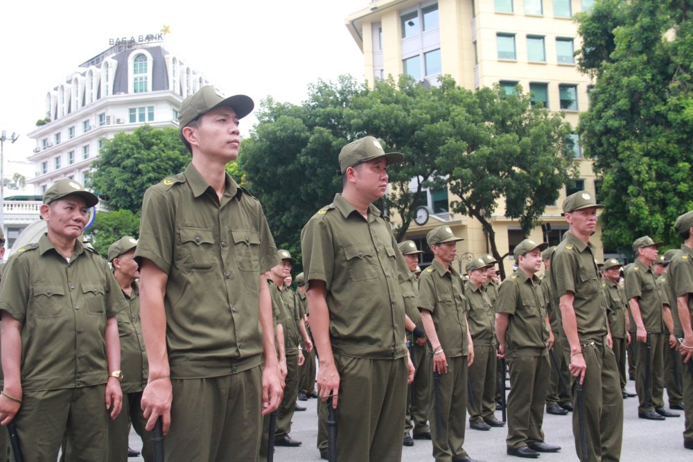 Hà Nội ra mắt lực lượng tham gia bảo vệ an ninh trật tự ở cơ sở sáng 1.7. Ảnh: Quang Việt