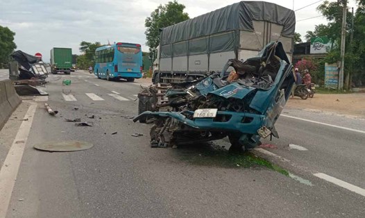 Hình ảnh vụ tai nạn giao thông nghiêm trọng tại xã Cẩm Thịnh (Cẩm Xuyên, Hà Tĩnh) vào ngày 8.6 khiến 3 người tử vong tại chỗ. Ảnh: Trần Tuấn.