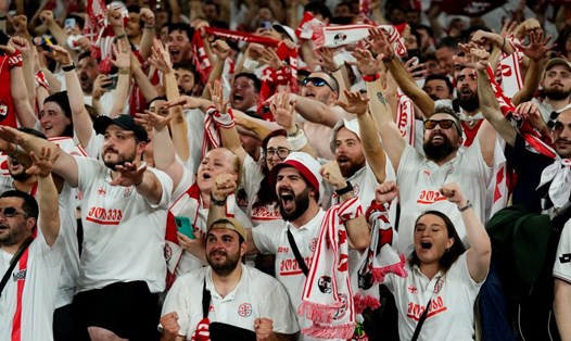 Người hâm mộ Georgia có lý do để tin tưởng về bước phát triển cao hơn của bóng đá nước nhà. Ảnh: UEFA