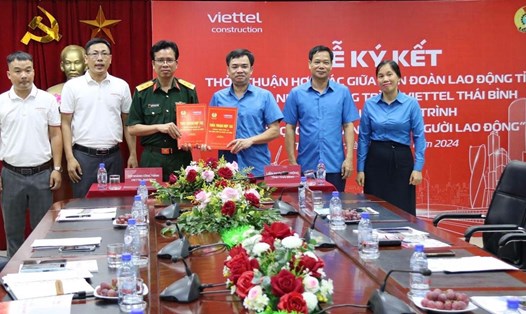Lãnh đạo LĐLĐ tỉnh Thái Bình và Chi nhánh Công trình Viettel Thái Bình ký kết thỏa thuận hợp tác. Ảnh: Bá Mạnh