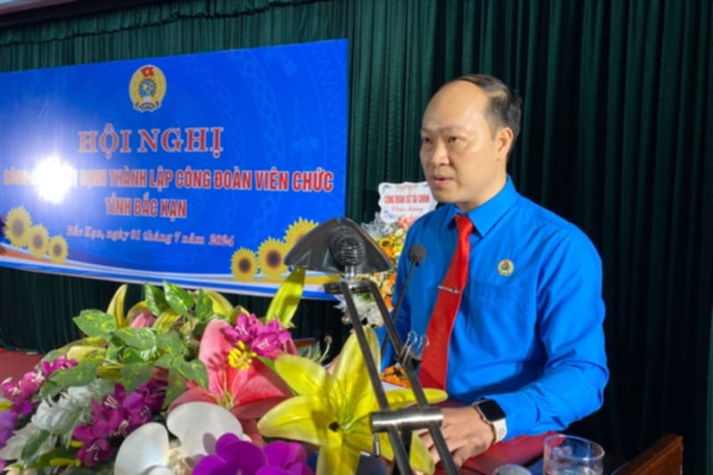 Ông Nguyễn Ngọc Liêm - Chủ tịch Công đoàn viên chức tỉnh Bắc Kạn phát biểu nhận nhiệm vụ. Ảnh: Phương Thùy