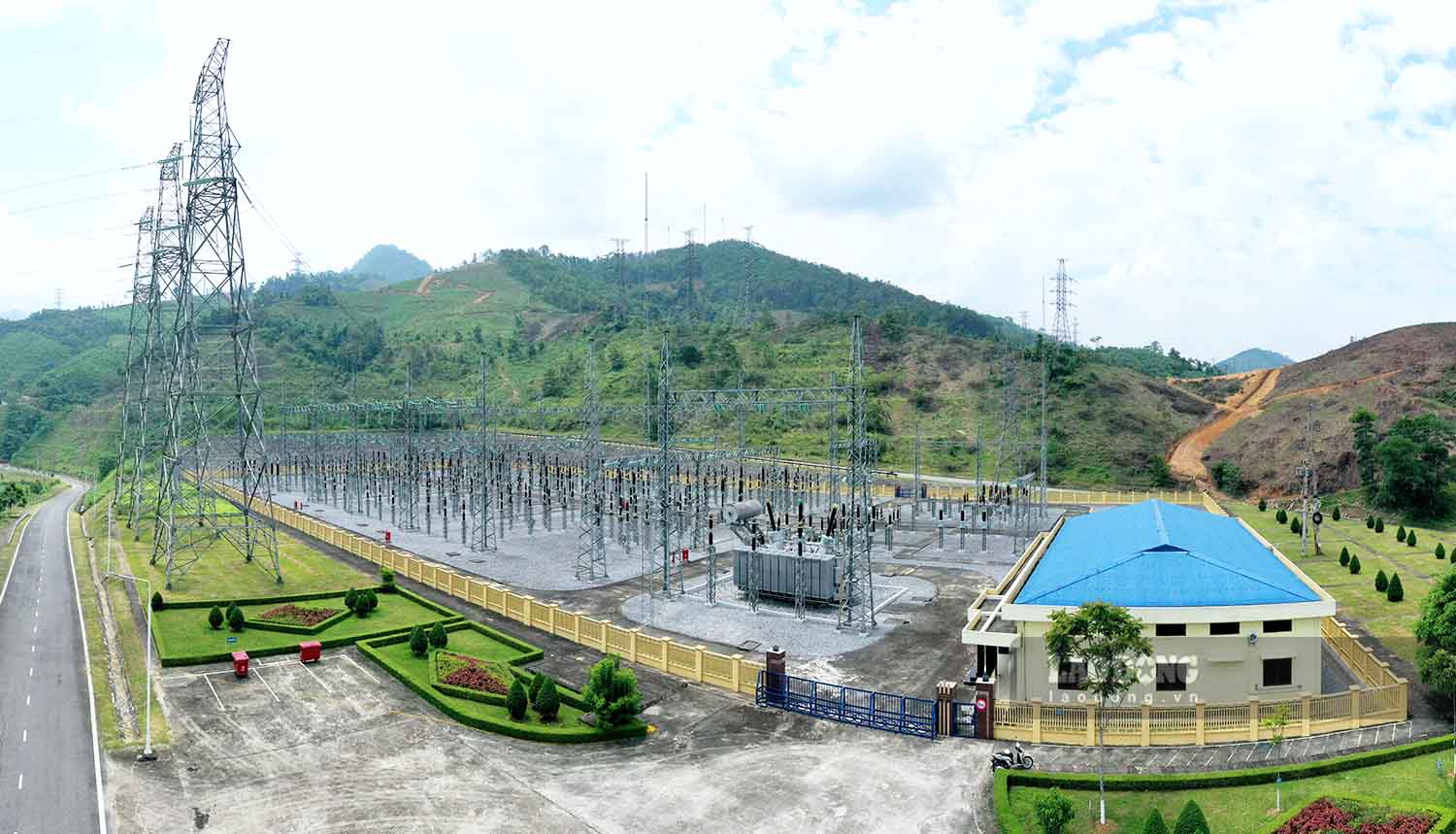 Hệ thống trạm biến áp 220KV của Nhà máy thủy điện Tuyên Quang.
