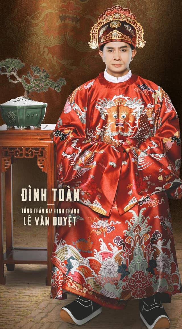 Tạo hình Lê Văn Duyệt trong vở “Đức thượng công Tả quân Lê Văn Duyệt - Người mang 9 án tử” do diễn viên Đình Toàn thủ vai. Ảnh: Sân khấu Sử Việt học đường