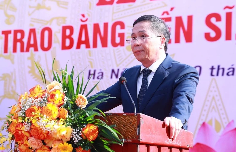 Thứ trưởng Nội vụ Triệu Văn Cường phát biểu tại Lễ trao bằng cho các tân Tiến sĩ, Thạc sĩ.