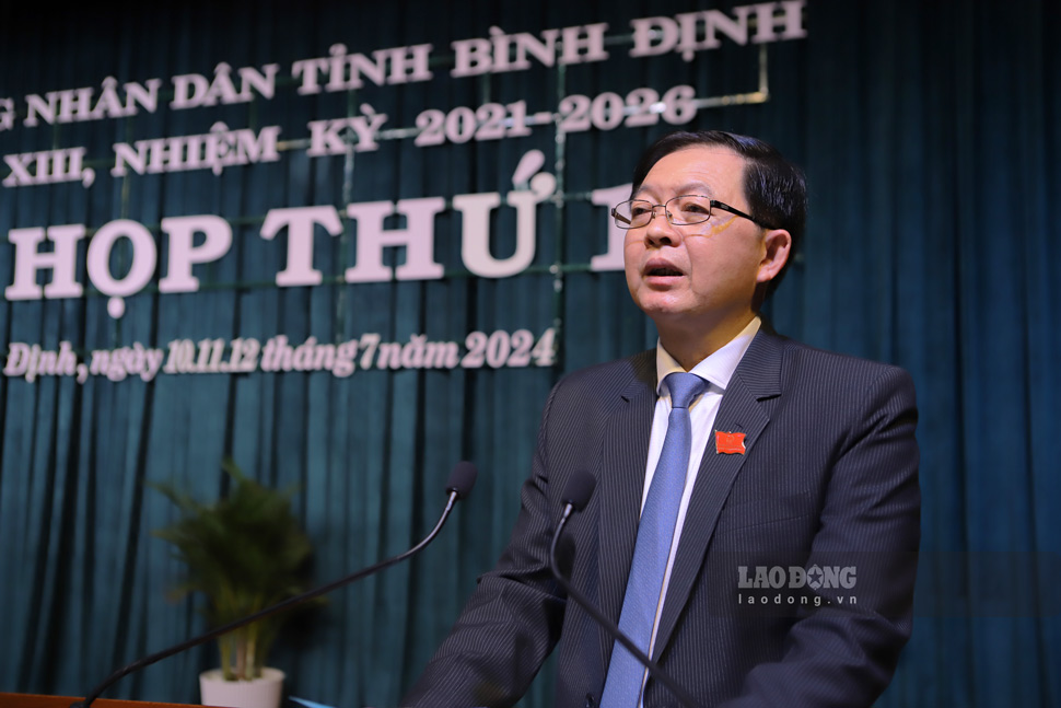 Chủ tịch HĐND tỉnh, Bí thư Tỉnh ủy Bình Định Hồ Quốc Dũng chỉ ra nguyên nhân khiến công việc bị trì trệ. Ảnh: Phương Thảo