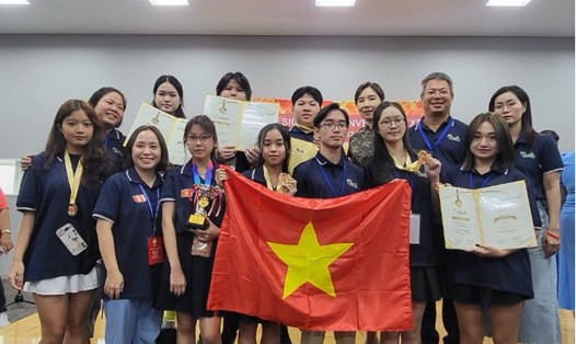 Các đội đến từ Việt Nam tham dự triển lãm. Ảnh: Nhà trường cung cấp