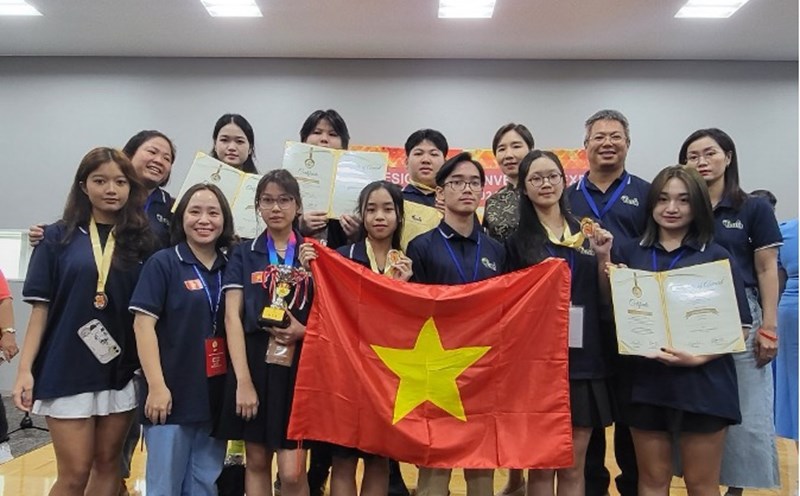 Các đội đến từ Việt Nam tham dự triển lãm. Ảnh: Nhà trường cung cấp