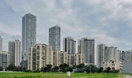 Không dễ có lời giải cho bài toán giảm giá nhà hiện nay. Ảnh: Bảo Chương