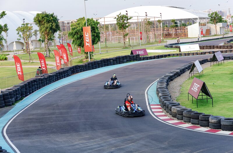 Thử thách tốc độ trên đường đua Go-kart tích hợp dài nhất Đông Nam Á luôn là hoạt động được các bạn trẻ xếp hàng săn “slot” tại TGC Speedway - City Park.