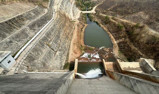 Các hồ chứa lớn trên địa bàn tỉnh Đắk Lắk sẽ điều tiết hợp lý nguồn nước để đảm bảo an toàn cho người dân vùng hạ du mùa mưa bão sắp tới. Ảnh: Bảo Trung