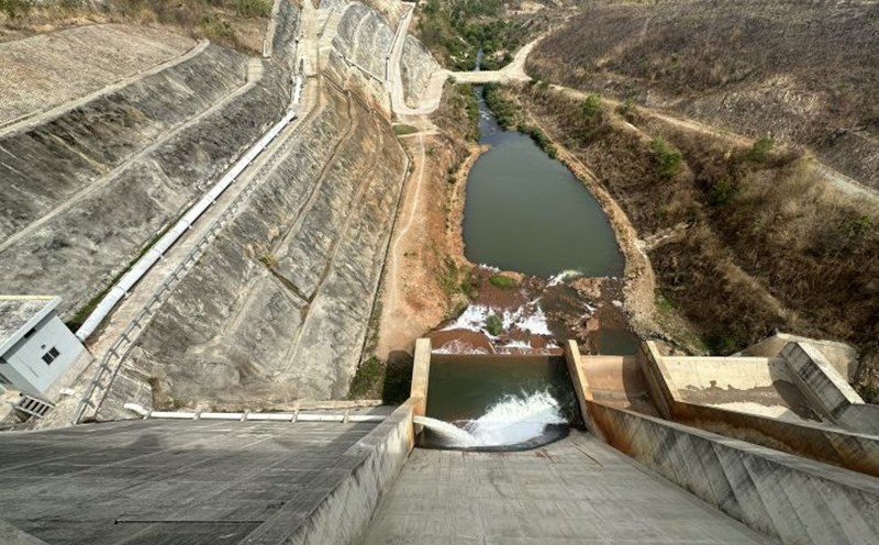 Các hồ chứa lớn trên địa bàn tỉnh Đắk Lắk sẽ điều tiết hợp lý nguồn nước để đảm bảo an toàn cho người dân vùng hạ du mùa mưa bão sắp tới. Ảnh: Bảo Trung