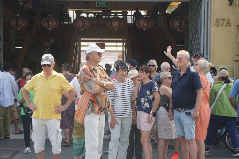 Khách quốc tế tham quan TPHCM. Ảnh: Thanh Chân