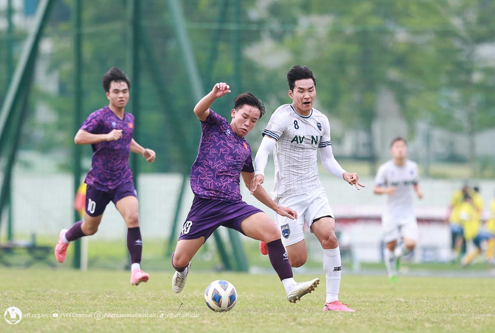U19 Việt Nam thua U21 Avenir của Hàn Quốc trong trận đấu tập. Ảnh: VFF