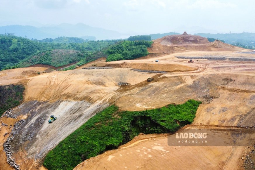 Trao đổi với PV, ông Nguyễn Ngọc Giáp - Phó Chủ tịch UBND xã Tân Thái cho biết, Dự án Khu thể thao sân Golf Tân Thái nằm trên địa bàn 4 xóm (Dốc Đỏ, Bãi Bằng, Suối Cái và Gốc Mít), việc dự án triển khai được người dân đồng thuận, ủng hộ và bàn giao mặt bằng.