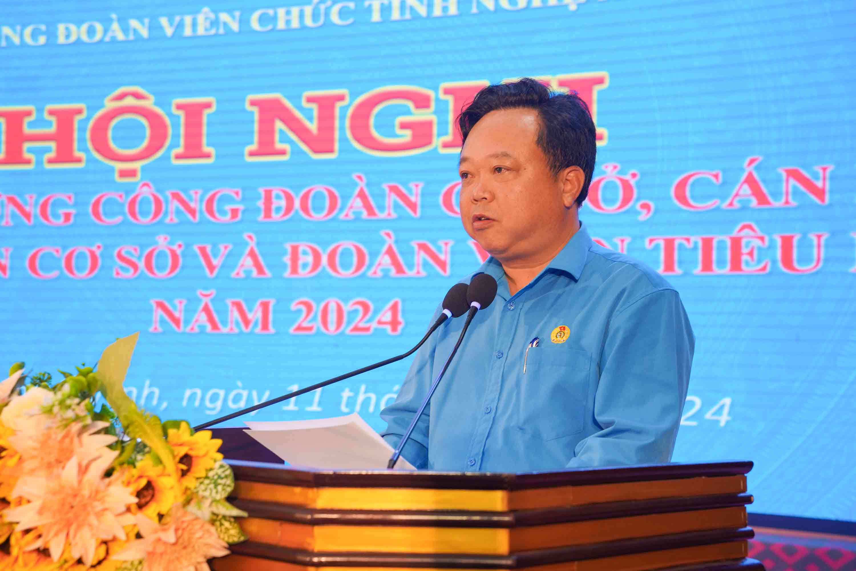 Ông Nguyễn Công Danh - Chủ tịch Công đoàn Viên chức Nghệ An phát biểu tại hội nghị. Ảnh: Duy Chương.