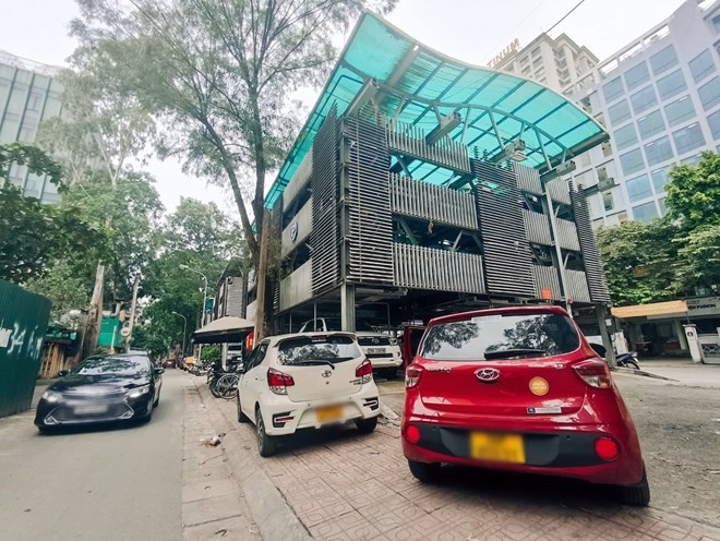 Bãi đỗ xe cao tầng ở Hà Nội. Ảnh: Lan Nhi