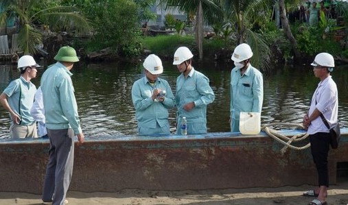 Ngay sau khi cát về, công tác kiểm tra nghiêm ngặt chất lượng của cát biển.