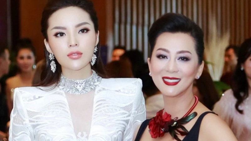 Hoa hậu Kỳ Duyên và MC hải ngoại Nguyễn Cao Kỳ Duyên. Ảnh: Facebook nhân vật.