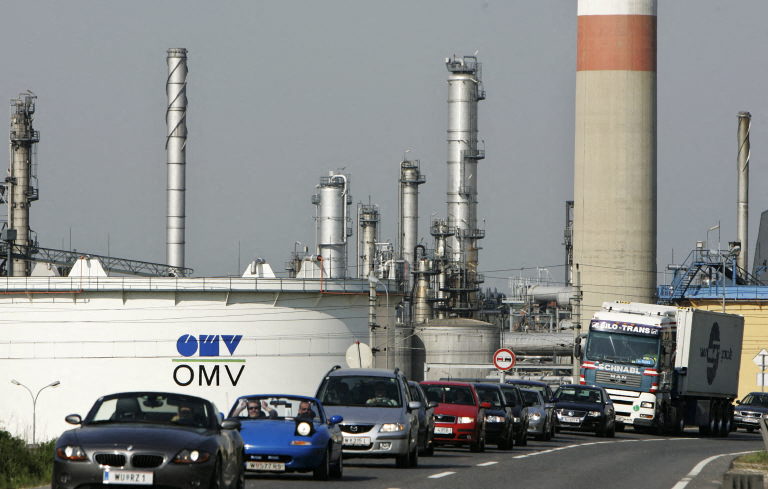Nhà máy của OMV ở ngoại ô Schwechat của Vienna, Áo. Ảnh minh họa AFP
