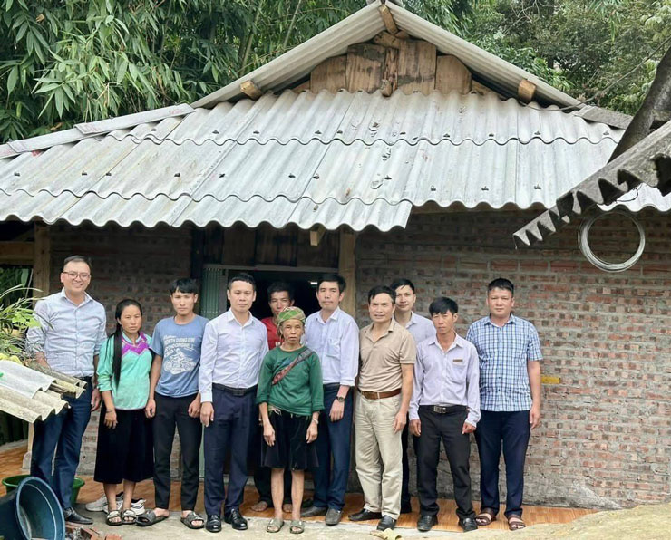 Khánh thành, bàn giao ngôi nhà mới cho gia đình có hoàn cảnh khó khăn ở xã Tả Phìn, thị xã Sa Pa, tỉnh Lào Cai. Ảnh: Phạm Quỳnh