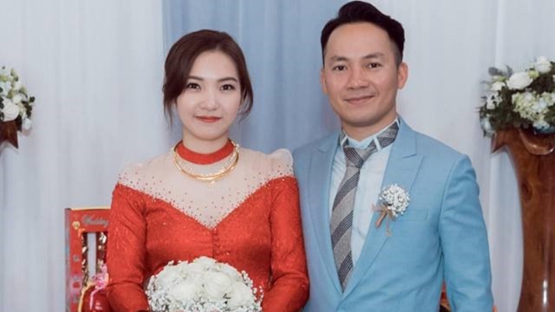 Tiến Đạt và vợ kém 10 tuổi Thụy Vy. Ảnh: Facebook nhân vật.