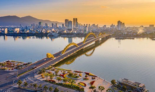Cầu Rồng - một trong những biểu tượng của Đà Nẵng.