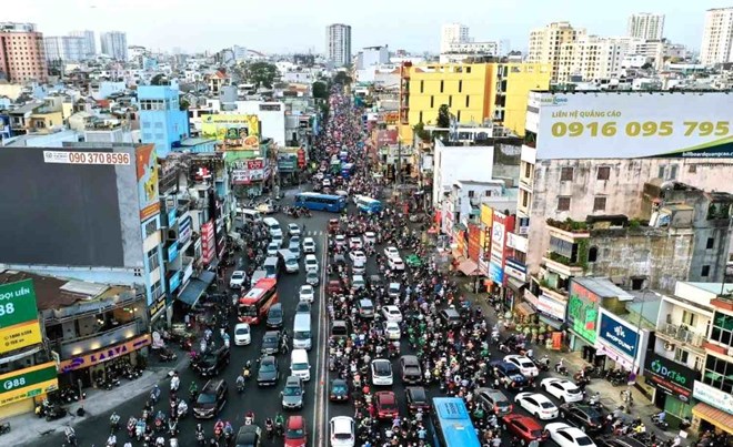 Cảnh kẹt xe trên đường Xô Viết Nghệ Tĩnh (hướng từ ngã tư Hàng Xanh về nút giao Đài Liệt Sĩ). Ảnh: Anh Tú