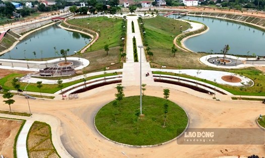 Cảnh quan ở khu nhà ở đô thị và tổ hợp văn hóa, thể thao thị trấn Cẩm Khê.