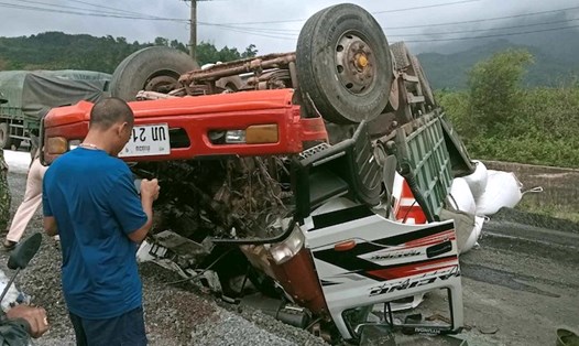 Vụ tai nạn trên Quốc lộ 12A khiến tài xế xe đầu kéo tử vong tại chỗ. Ảnh: H.Hạ