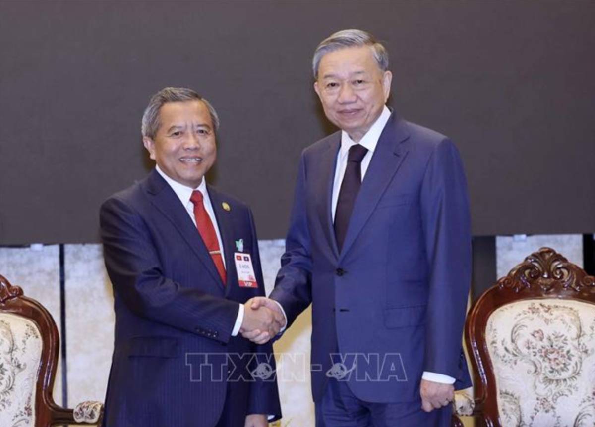 Chủ tịch nước Tô Lâm với Chủ tịch Hội Hữu nghị Lào - Việt Nam Boviengkham Vongdala. Ảnh: TTXVN