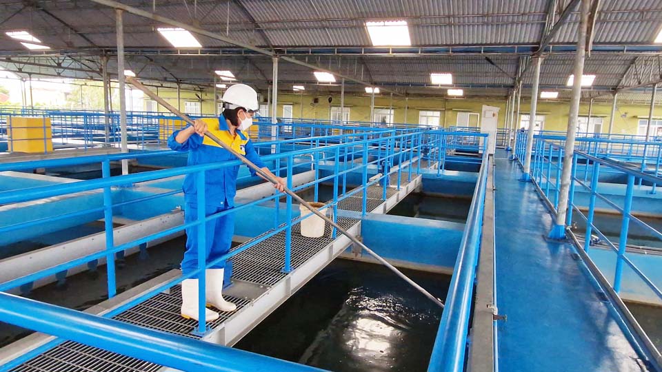 Dù đã chạy liên tục hết công suất, các nhà máy của Công ty Cấp nước Nghệ An cũng không đủ nước cung cấp cho khách hàng. Ảnh: Anh Tuấn