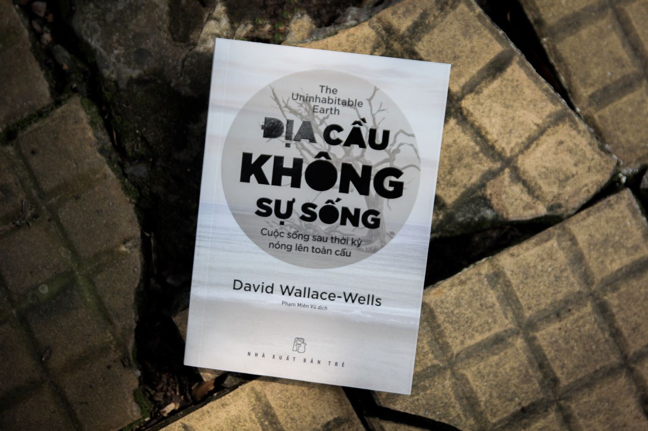 Cuốn sách "Địa cầu không sự sống". Ảnh: Nhà xuất bản cung cấp