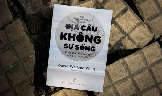 Cuốn sách "Địa cầu không sự sống". Ảnh: Nhà xuất bản cung cấp