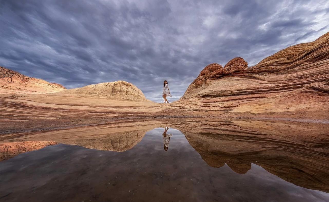 The Wave là một vùng núi sa thạch nổi tiếng tọa lạc tại bang Arizona, Mỹ. Những gợn sóng màu đỏ cam trên sườn núi Coyote Buttes thu hút rất đông du khách tới tìm hiểu và khám phá. Ảnh: Hung Ton 