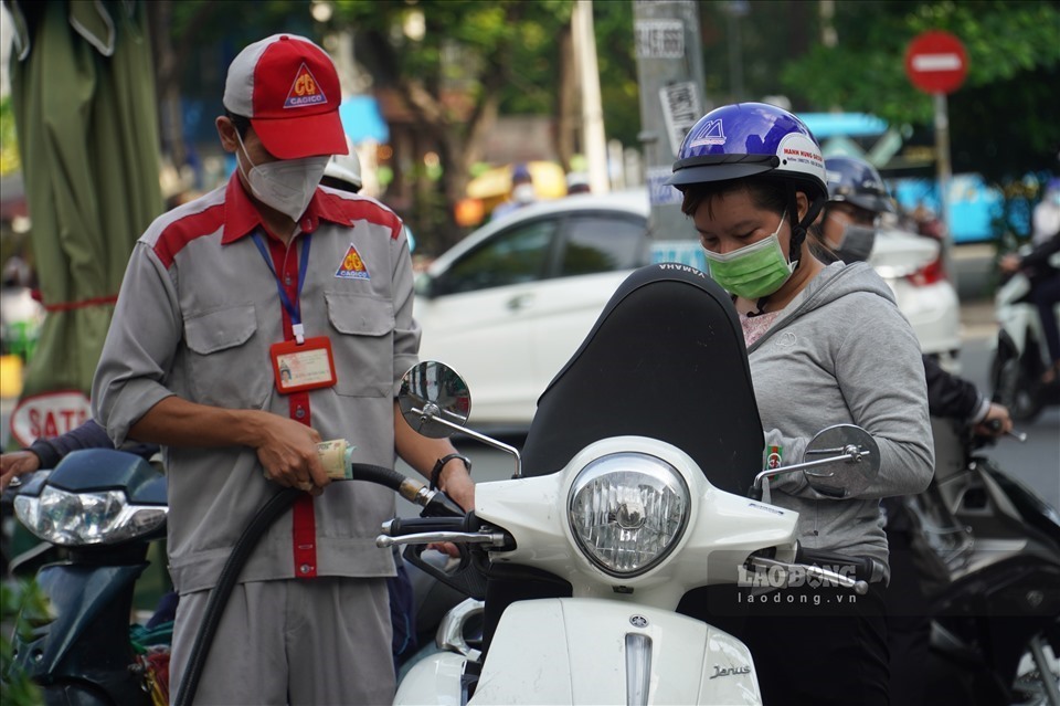 Doanh nghiệp xăng dầu có thể không được nắm Quỹ bình ổn giá. Ảnh: Ngọc Lê