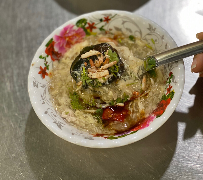 Go Vap market crab soup has a simple, traditional topping. Photo: Foody