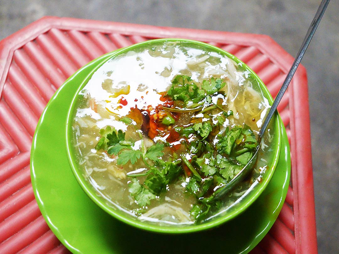 A bowl of crab soup filled with toppings. Photo: Da Phong