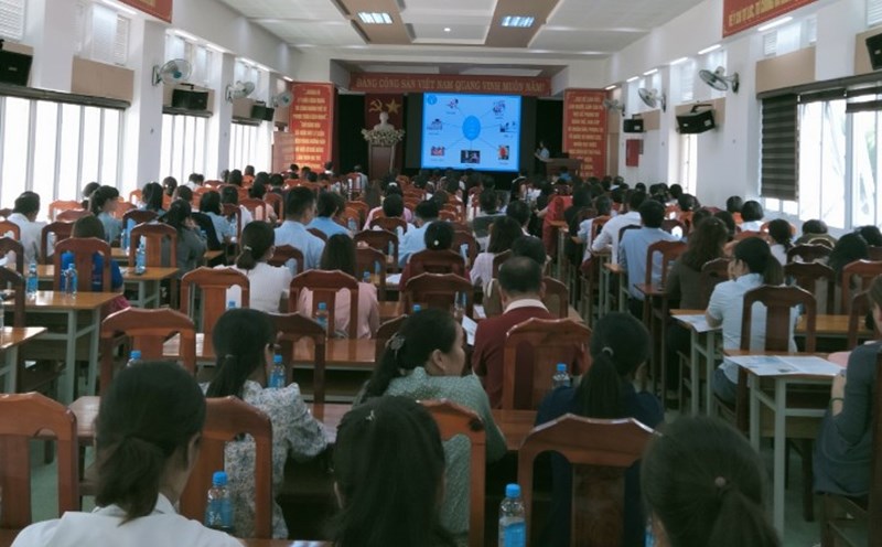 Đối thoại chính sách pháp luật với doanh nghiệp, người lao động. Ảnh: Đức Lâm