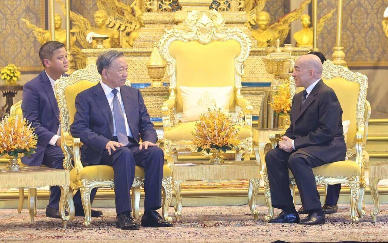 Chủ tịch nước Tô Lâm hội kiến Quốc vương Norodom Sihamoni tại Cung điện Hoàng gia Campuchia. Ảnh: Nhan Sáng/TTXVN