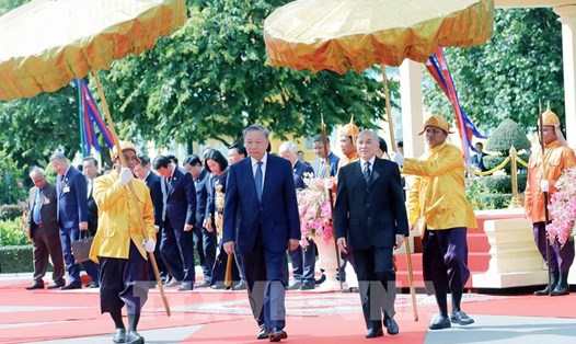 Quốc vương Campuchia chủ trì lễ đón Chủ tịch nước Tô Lâm. Ảnh: TTXVN