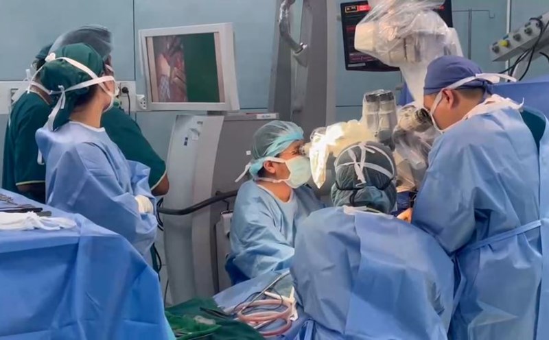 Đội ngũ bác sĩ Bệnh viện Nhi đồng 2 TPHCM đã làm chủ được kỹ thuật ghép gan, ghép thận. Ảnh: NGUYỄN LY